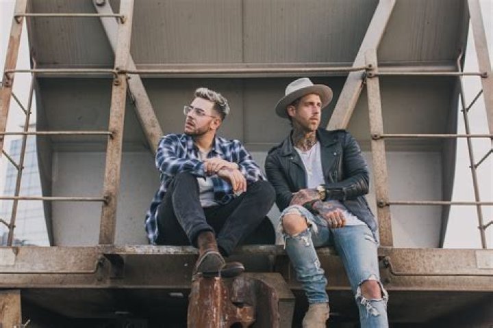 Lakeview Tackles Heartbreak with New Country Ballad “Message in a Bottle” (Listen) – Celeb Secrets Country