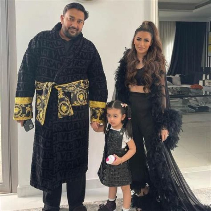 Safa Siddiqui Age, Height, Husband, Daughter, Net Worth