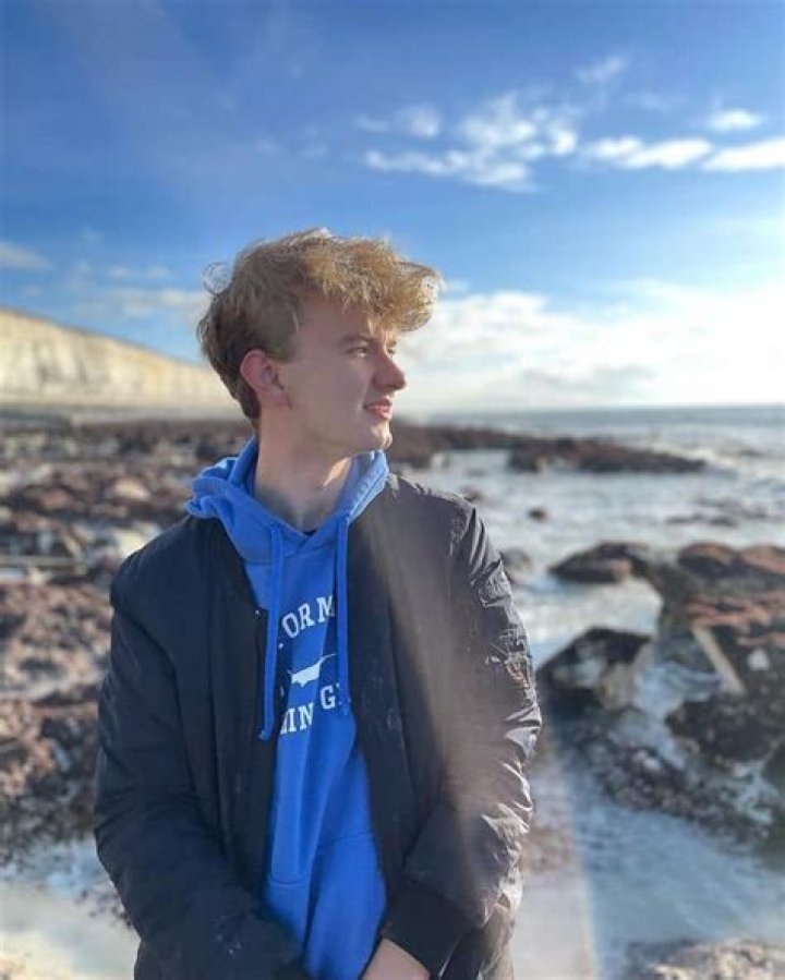 TommyInnit Height, Age, Net Worth, Girlfriend, Birthdate